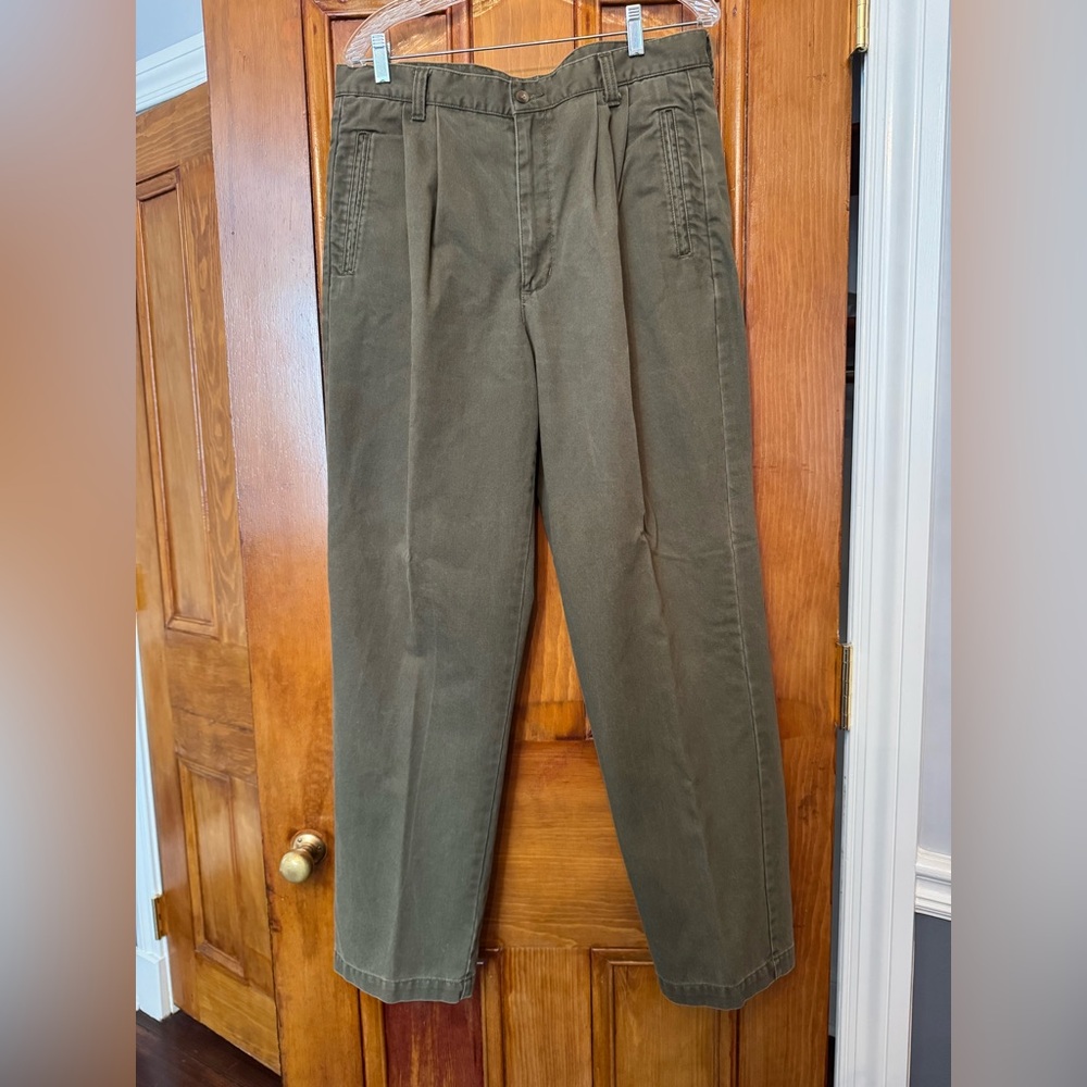 Vintage Dockers pleated khakis size 36x32, EUC